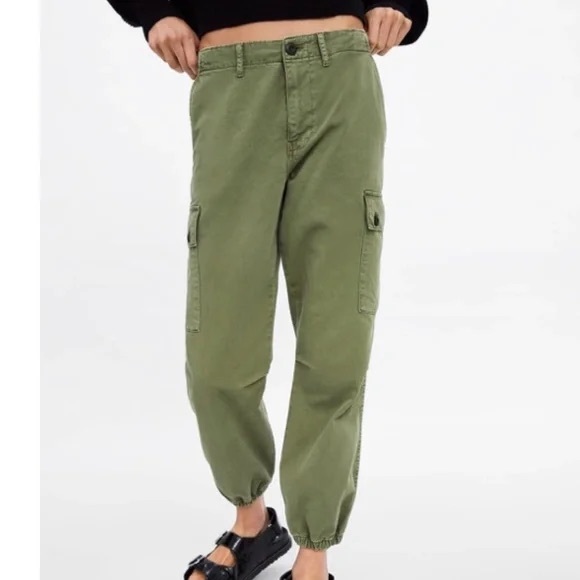 Zara Pants - Zara Khaki green Cargo  joggers